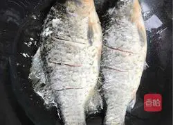 Illustration of how to make crucian carp tofu soup 3