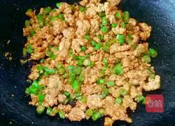 Pork and Bean Pie Recipe Illustration 4