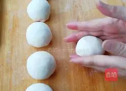 Illustration of how to make purple potato blossom steamed buns 10