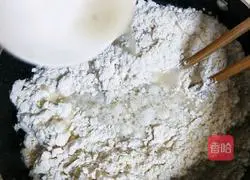 Illustration of how to make green onion rolls 4