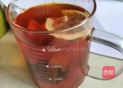 Illustration of how to make delicious homemade iced black tea 2