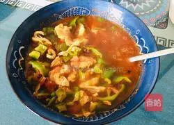 Illustration of how to make green pepper, egg and tomato noodles 12