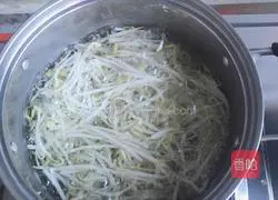 Illustration of homemade hot dry noodles 5