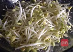 Illustration of how to stir-fry soybean sprouts 2