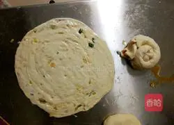Illustration of how to make green onion thousand-layer cake 17