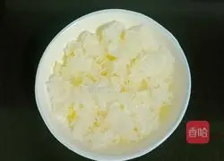 Illustration of how to make glutinous rice balls stuffed with white fungus and rice wine 1