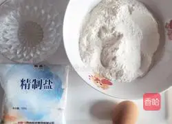 Illustration of how to make hand-made noodles with fresh shrimps in clear soup 1