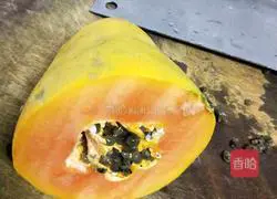 Illustration of how to make papaya stewed in milk 1