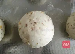 Illustration of how to make dried fruit steamed buns 11