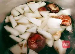 Illustration of how to make mushroom and seaweed soup 9