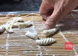 Tomato and Egg Spiral Noodles - Magical Flour Recipe Illustration 8