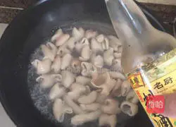 Illustration of how to make dry pot fat intestines 5