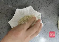 Illustration of how to make hamburgers 15