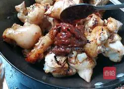 Illustration of braised pork trotters with soybean sauce 9