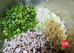 Illustration of how to make two-color mushroom and fresh meat buns 7