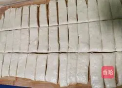 Illustration of how to make homemade fried dough sticks 3