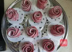 Illustration of how to make rose steamed buns 12