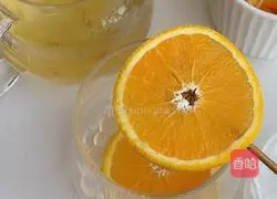 Illustration of how to make orange and chrysanthemum ice drink 6