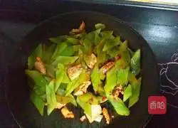 Illustration of how to make fried pork slices with bitter melon 7