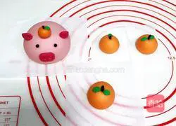 Illustration of how to make Jixiang Ruyi Piggy Steamed Buns 13