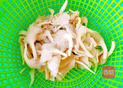 Illustration of how to make mushroom and tofu soup 7