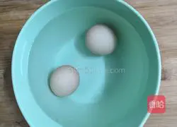 Illustration of how to make cucumber and egg salad 4