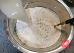 Illustration of how to cut steamed buns with cocoa powder knife 4