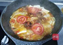 Illustration of how to make tomato, cabbage and tofu soup 9