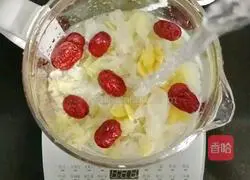 Illustration of how to make Ginkgo Lily and Tremella Soup 7