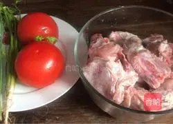 Illustration of how to make tomato pork ribs pot 1