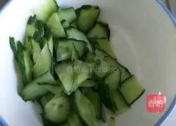 Illustration of how to make coriander and egg soup 2