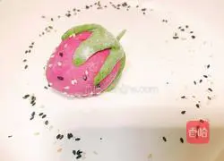 Illustration of how to make vegetable juice and strawberry steamed buns 14