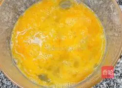 Illustration of how to make rice cake slices with cabbage in clear soup 1