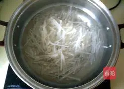 Oyster, locust and shredded radish soup recipe 9