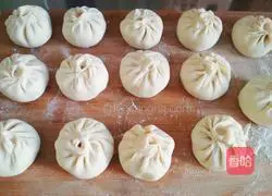 Illustration of how to make white radish and pork fried buns 10