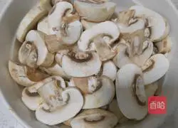 Illustration of how to make fried mushrooms with eggs 1