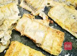 Illustration of how to make sweet and sour hairtail 8