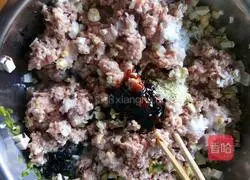 Illustration of how to make dumplings with four fresh fillings 3