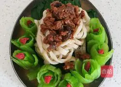 Illustration of how to make hand-made noodles with mushroom meat sauce 4