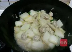 Illustration of how to make meatballs stuffed with winter melon 11