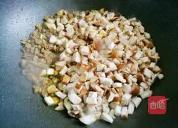 Illustration of how to make mushroom meat sauce noodles 7