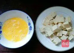 Illustration of how to make shrimp skin, egg and leek soup 2