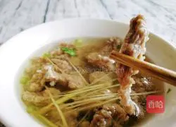 Illustration of how to make beef soup by hand 16