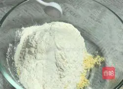 Illustration of how to make shredded pork corn noodle soup 1