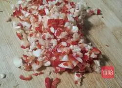  Illustration of how to make celery and lean meat dumplings 1