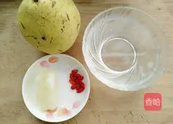 Illustration of how to make rock sugar and snow pear soup 1