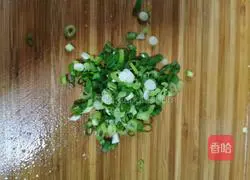 Illustration of how to make cold vermicelli and baby vegetables 6