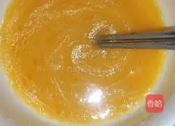 Illustration of how to make green onion and egg soup 1