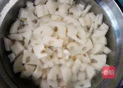 Pear lotus root Illustration of making juice 2