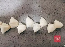 Illustration of how to make mushroom and green vegetable buns 15